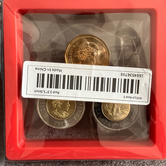 2022 UNC Black $2 Coin & Hockey Summit $2 Coin & Terry Fox $1 Coin - Picture 2 of 2